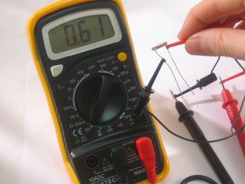 Testing resistor with digital multimeter