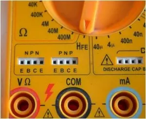testing transistors port in multimeter-min