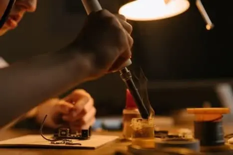 Soldering about electric shocks