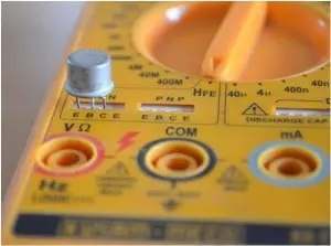 testing transistors with multimeter-min